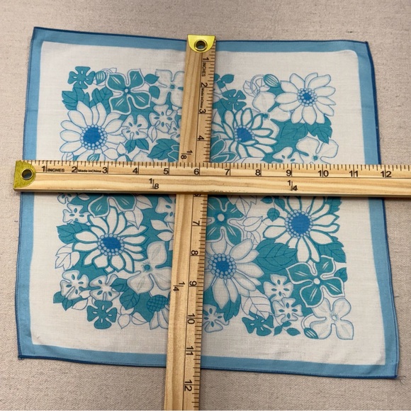Vintage Floral Handkerchief Set of 3 in Blue and White - Picture 10 of 12